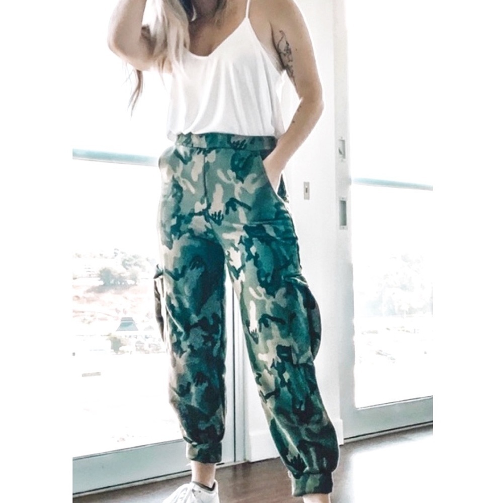 NWOT Nasty Gal Camo Jogger Pant Sz 2